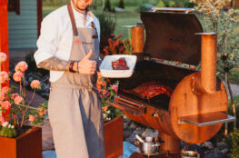 Svineribbe og lammecarré stekt i BBQ-ovn