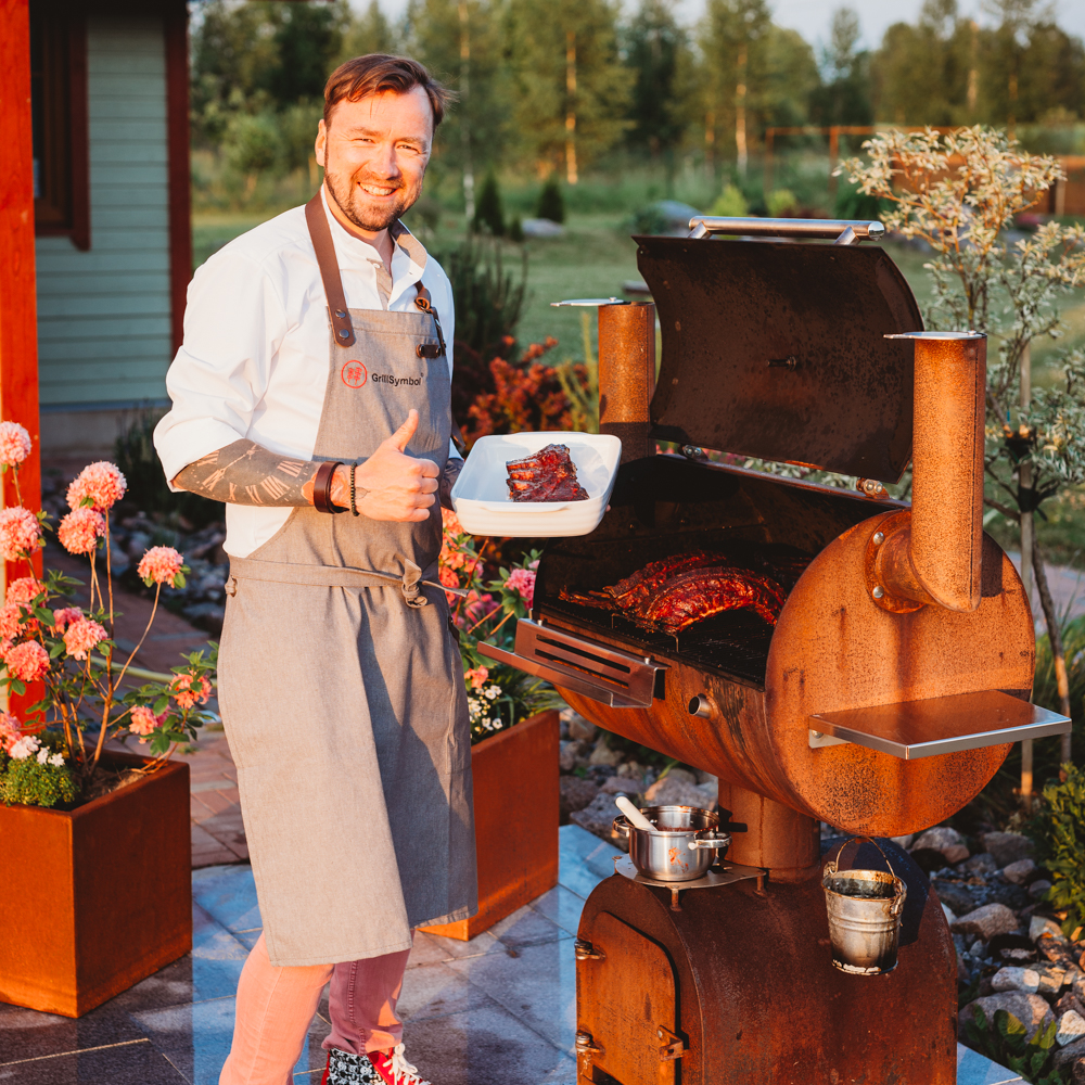 Svineribbe og lammecarré stekt i BBQ-ovn